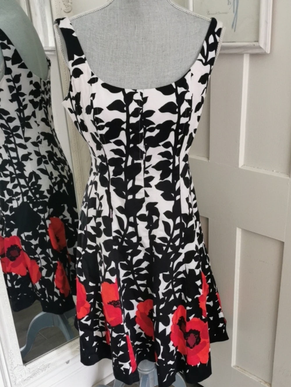 Joneswear Cotton Bustier Fit Poppy Border Fit &Flare Floral Party Dress. Size 8